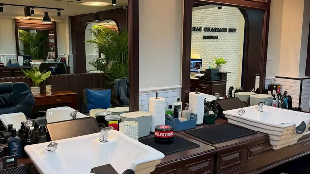 ร้าน The Standard Barber